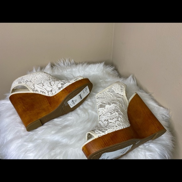 LUCKY BRAND White Lace Crochet Wedge Heel - Picture 9 of 11